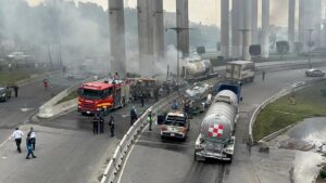 Estallido en Iztapalapa: pipa de gas explota bajo el Puente de la Concordia; al menos 3 muertos y 70 heridos