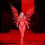 Karol G cumple su sueño de convertirse en Ángel de Victoria Secret