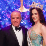 UIF bloquea cuentas de Raúl Rocha, copropietario de Miss Universo, en pleno escándalo por coronación de Fátima Bosch