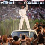 Bad Bunny arrasa en el halftime del Super Bowl LX: Fiesta latina histórica con boda real y mensaje de unión