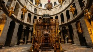 Policía israelí impide acceso del Patriarca Latino de Jerusalén al Santo Sepulcro en Domingo de Ramos; Netanyahu autoriza entrada