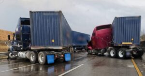 Choque de tráileres en México-Querétaro genera caos vial y cierre total de circulación