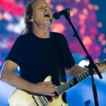 Hospitalizan a Stevie Young de AC/DC en Buenos Aires y a Chuck Norris en Hawái
