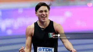Erick Portillo gana medalla de plata histórica en Mundial de Atletismo Bajo Techo