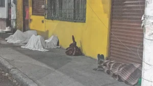 Vecinos de Viaducto Piedad protestan por sobrepoblación en albergue para personas en situación de calle