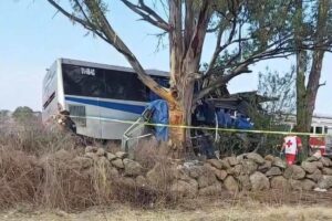 Accidente de autobús en Querétaro deja nueve muertos y múltiples lesionados