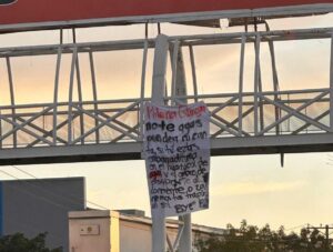 Reportan narcomanta contra alcaldesa en La Paz, hallan cuerpo en Mexicali y sentencian a menores por asesinato en Sonora