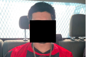 Detienen a dos sujetos por intento de robo y posesión de droga en Torreón