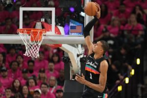 Victor Wembanyama debuta en playoffs con récord para los Spurs