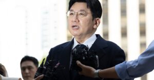 Solicitan orden de arresto contra fundador de HYBE por presunto fraude a inversionistas