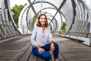 Avances científicos revelan secretos del cerebro, la evolución neandertal y fenómenos sociales digitales