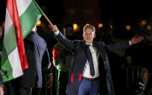 La oposición liderada por Péter Magyar gana elecciones legislativas en Hungría