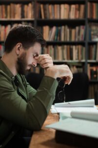 De la presión al aprendizaje: gestionar el estrés como habilidad universitaria