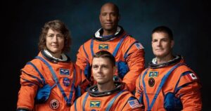 Artemis II completa sobrevuelo lunar, establece récord de distancia y captura imágenes inéditas