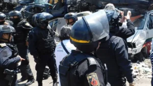 Exigen reaprehensión de policía que dejó con secuelas a hombre de 54 años en Los Reyes La Paz