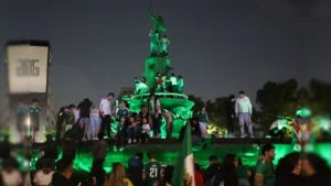 Exhorta bancada de Morena a celebrar triunfos del Mundial sin excesos en el Ángel