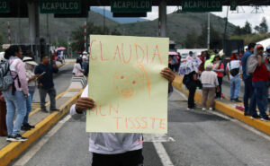 CNTE mantiene huelga y anuncia refuerzo del plantón en CDMX tras calificar de insuficiente propuesta gubernamental
