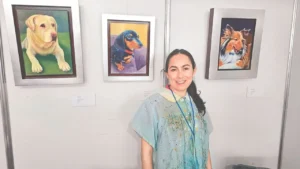 Cristina Martínez inmortaliza el vínculo con mascotas mediante retratos pintados a mano