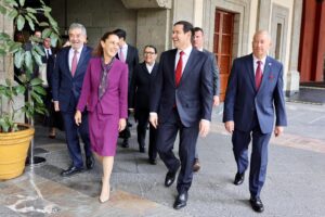 Sheinbaum llama a embajador de EE.UU. a no intervenir en política interna de México