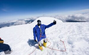 Evalúan en Nepal permitir ascenso de robot humanoide chino al Everest
