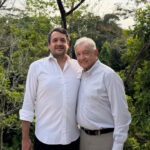 Hijos de López Obrador protagonizan apariciones públicas; uno anuncia candidatura y otro cena con ‘Salt Bae’