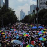Miles marchan en la CDMX por el Orgullo LGBT+ bajo el lema ‘Mi lucha es tu lucha’