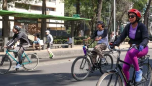 CNTE vandaliza la SEP y bloquea avenidas; Sheinbaum descarta reunión directa