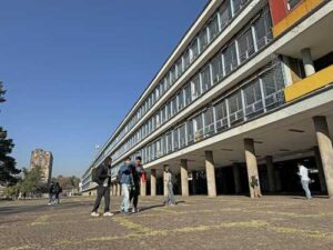 Estudiantes de la UNAM denuncian carencias en preparatorias pese a inversiones millonarias