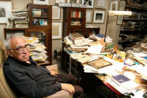 Documentos del FBI revelan vigilancia a Carlos Monsiváis por vínculos con Black Panthers
