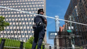 EU elimina régimen de ‘duración del estatus’ y limita visas a cuatro años; arrestan a veterano por ataque contra oficina de ICE en Nueva York