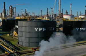 YPF vende Metrogas a Edenor en 780 millones de dólares y concentra el mercado energético argentino