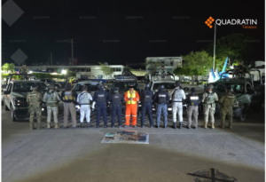 Detienen a ‘El Pony’ con fusil M4, drogas y arsenal en carretera de Tabasco