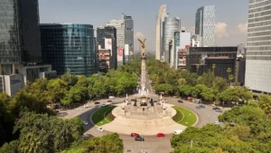 Detienen a persona por intentar cobrar cheque falso de 420,000 pesos en CDMX