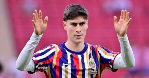Armando Hormiga González se despide de Chivas y viaja a Grecia para firmar con Olympiacos