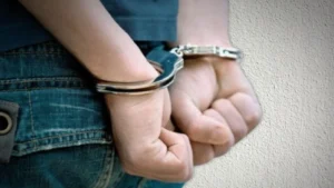 Detienen a uno y vinculan a proceso a dos por narcomenudeo en Zamora