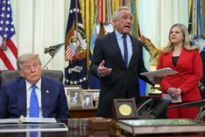 Trump firma decreto para reducir las vacunas infantiles recomendadas en EE.UU.