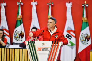 Alejandro Moreno critica la mañanera como herramienta de control y señala incongruencia en regulación del derecho de réplica